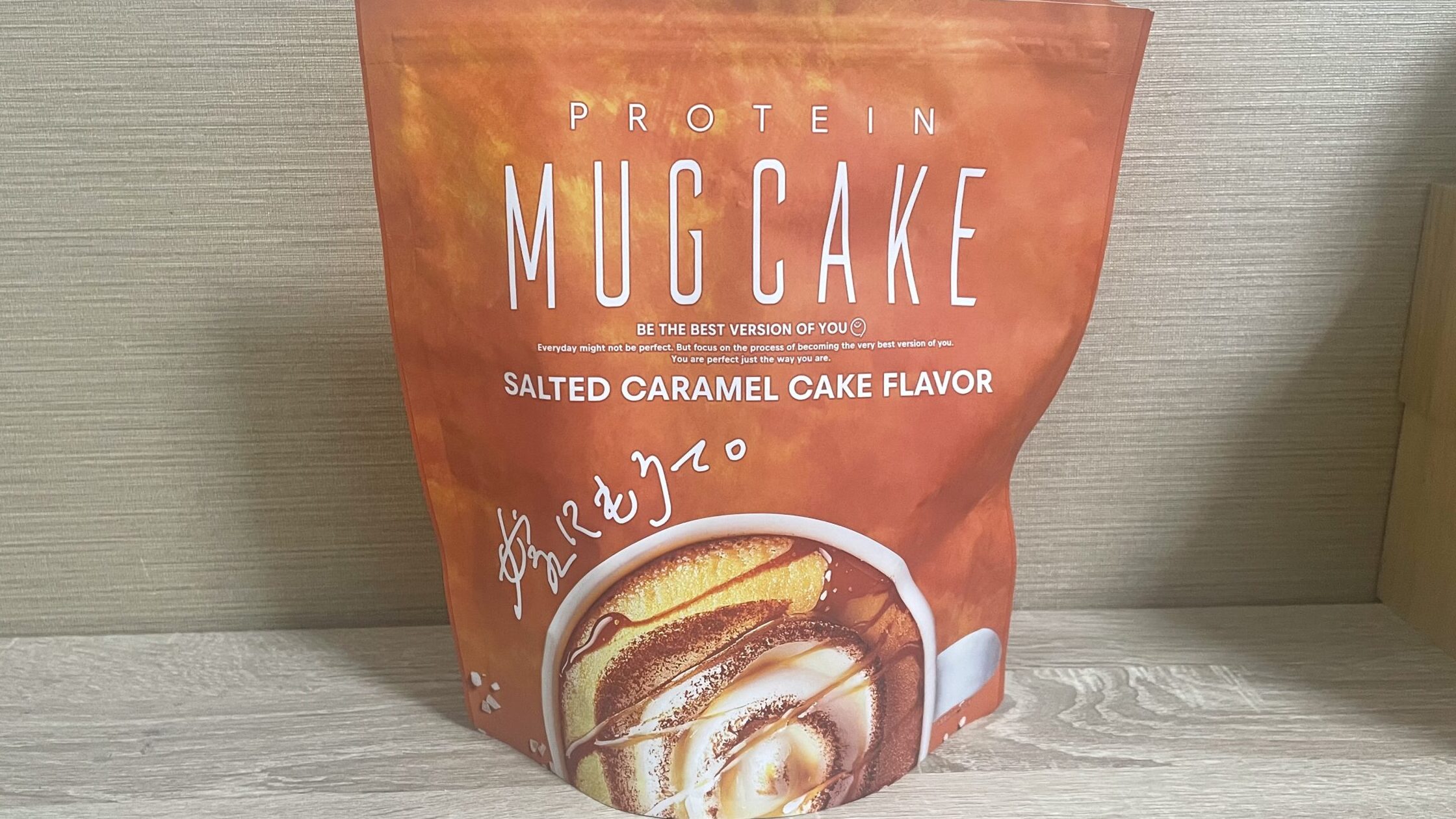 プロテインマグケーキ「嫁にもろて。」のパッケージ